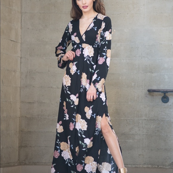 lovestitch Dresses & Skirts - Beautiful floral dress